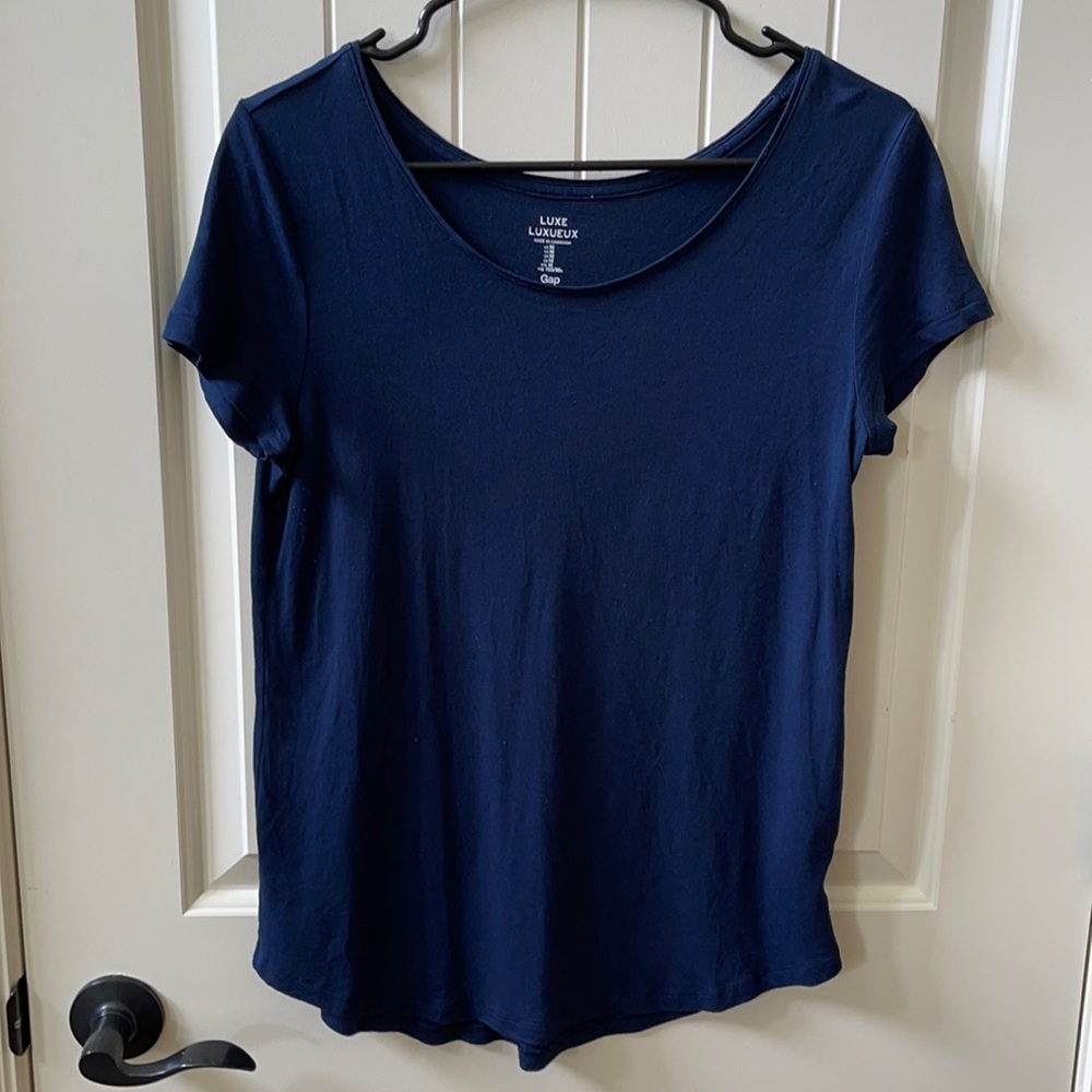 🔽3/$10 Gap Women’s Navy Blue T-shirt sz m